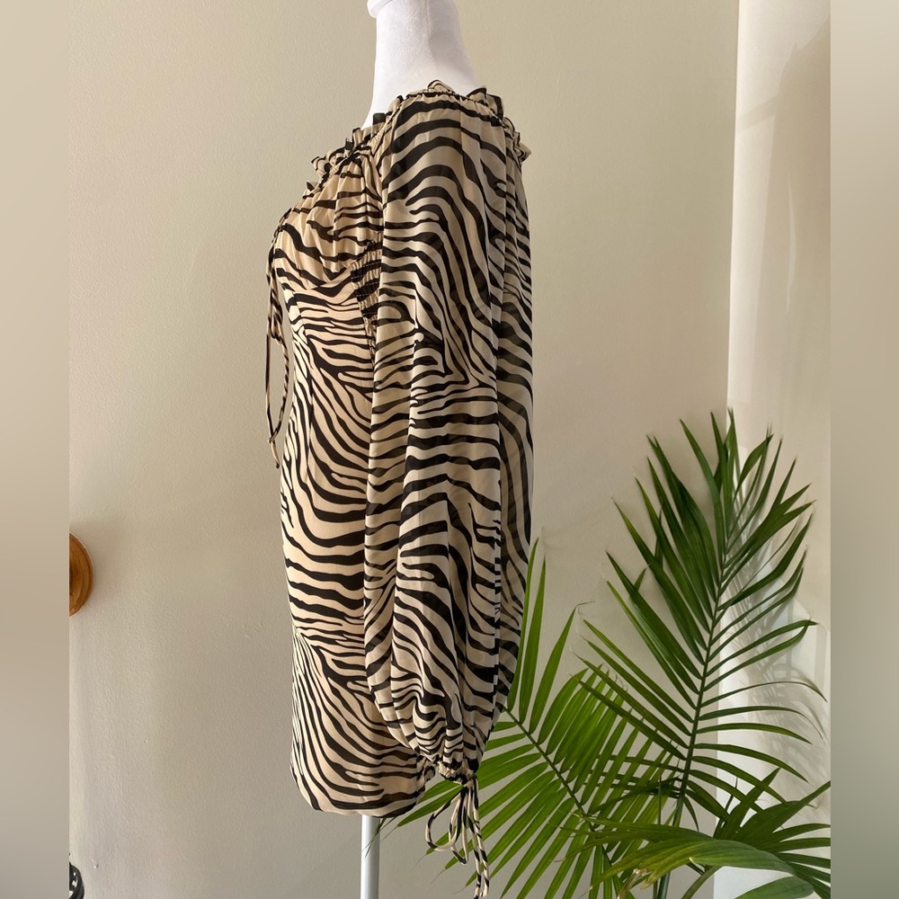 ๐ Kiss the Sky off-the-shoulder mini dress from UO size S animal pattern - Picture 4 of 11